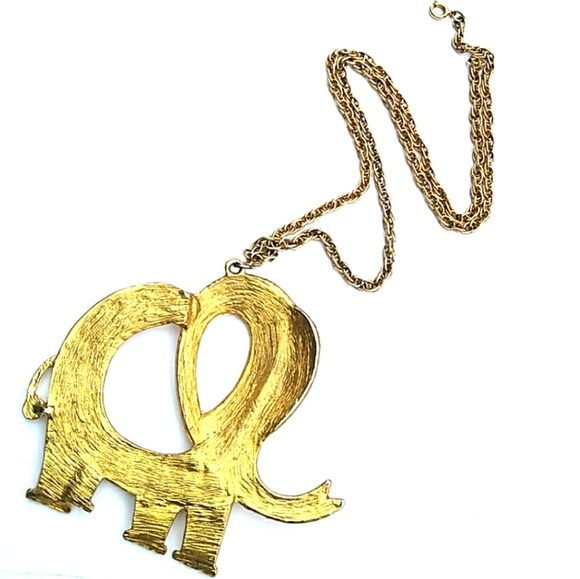 Vintage (c.'70s) Large Gold-Tone Elephant Necklace - Picture 7 of 8